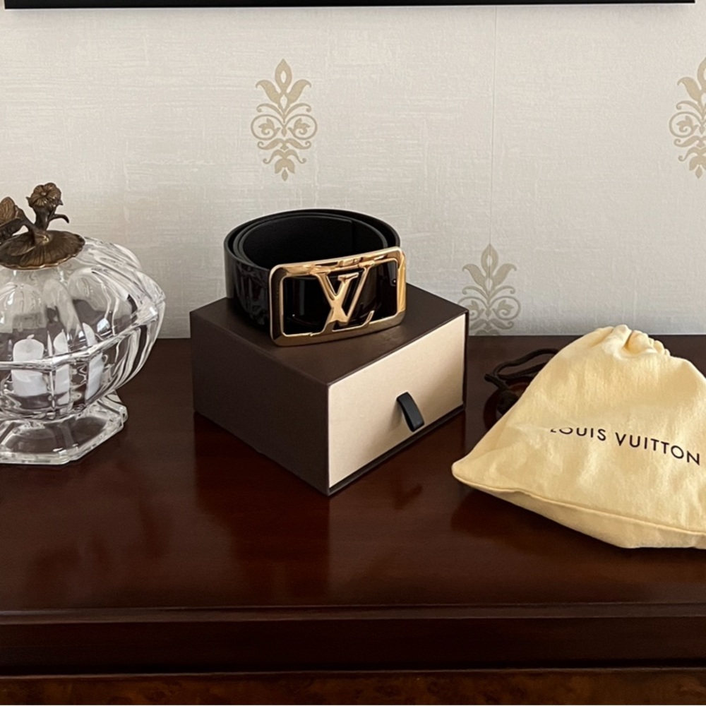 Absolutely stunning LV ladies burgundy patent leather gold buckle belt